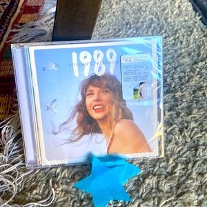Taylor’s Version 1989 album blue version